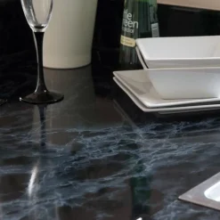 Marmor sort/blå kontaktplast