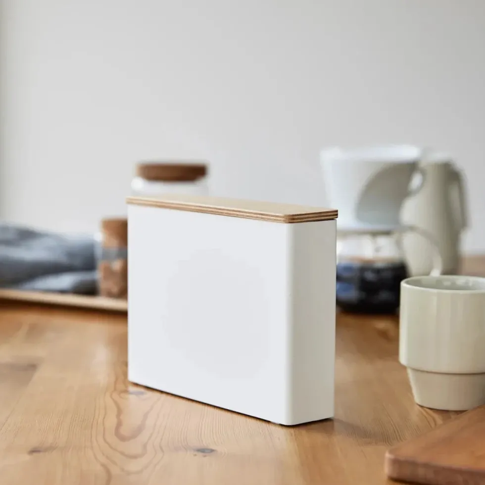 Oppbevaring for kaffefilter med holder hvit
