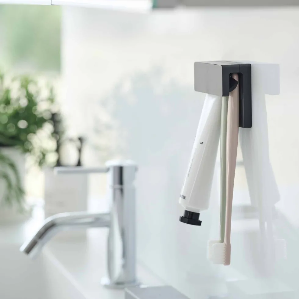 Selvklebende tannkremholder sort 9 x 6 cm