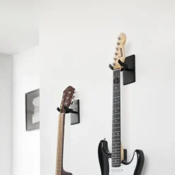 Vegghengt gitarholder sort